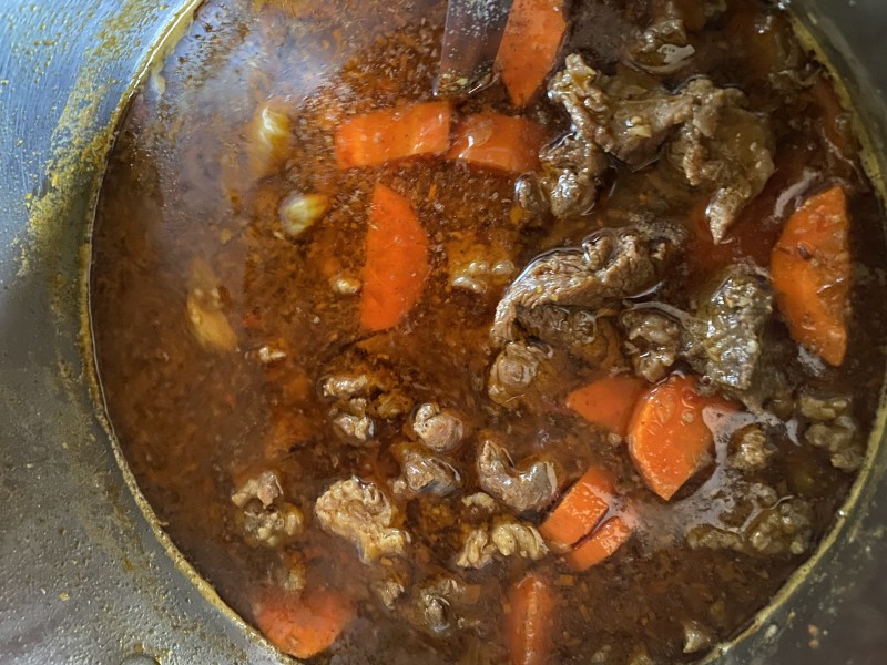 Gân vụn khèo thành món bò kho cũng thơm mùi… ngủ vị hương.. hì