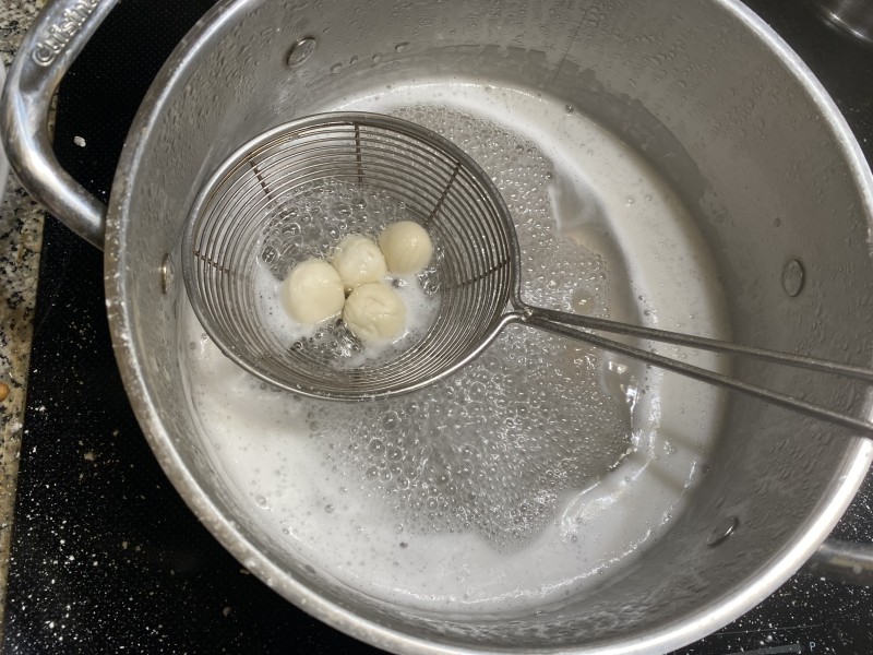 Cũng tách bột áo đồ nhe. (Mom dạy)