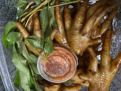 Chân nào cũng là chân.... Nướng vàng cũng là chân...