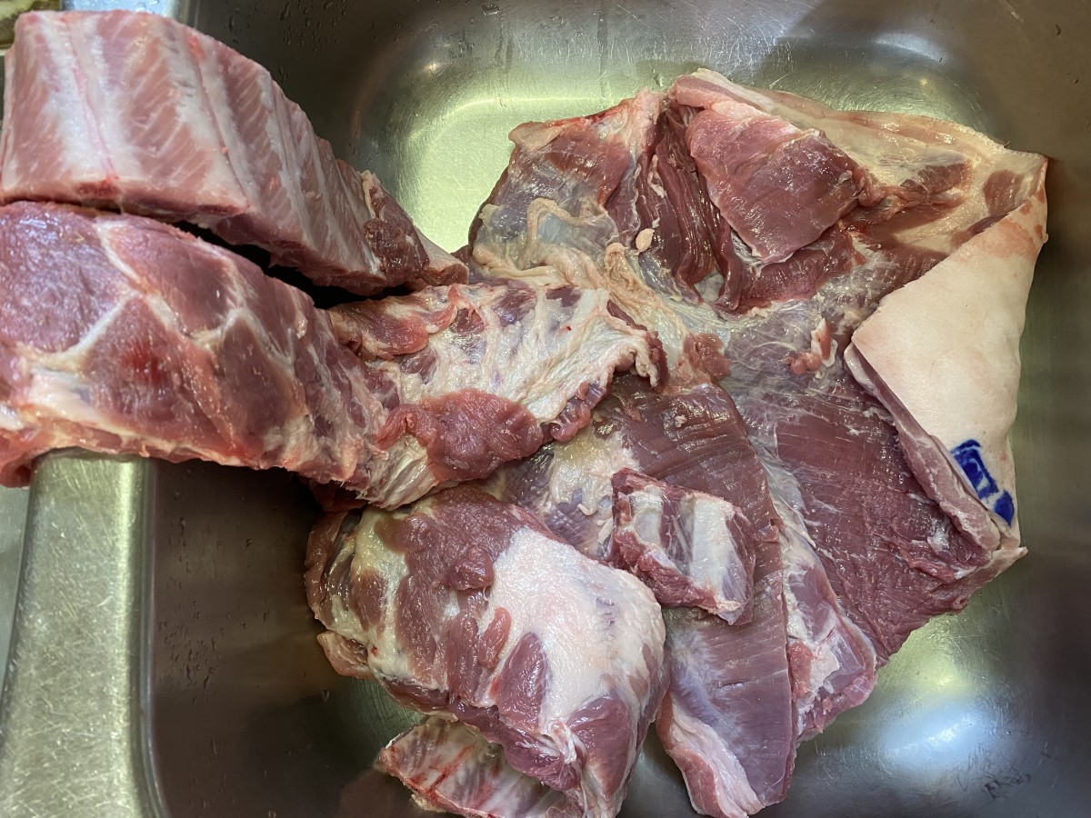 Phá cách, kho ba rọi chung với sườn ngang. Chơy mầi luôn.